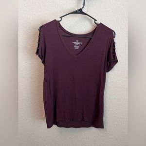 American eagle size small top with slotted arm